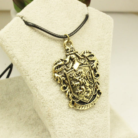 Harry Potter Hogwarts Gryffindor School Badge Necklace Pendant